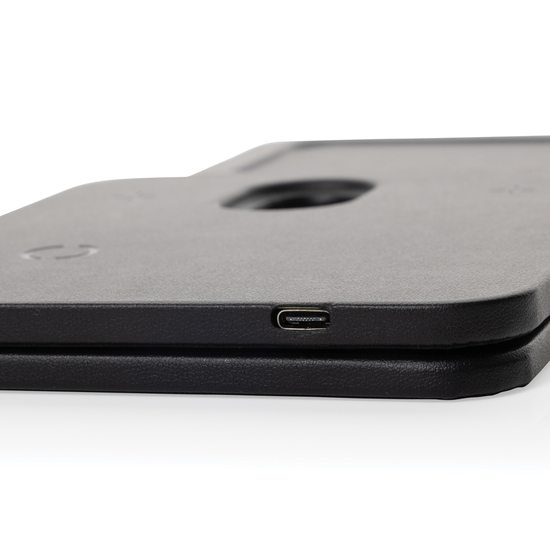 Swiss Peak 3-in-1- Wireless-Charging Desk-Tray aus RCS rPU